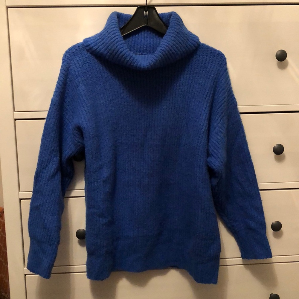 Coral blue turtleneck